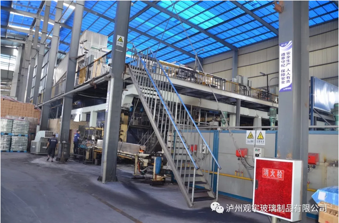 1536715515221105.png 彩釉玻璃酒瓶批發(fā).png