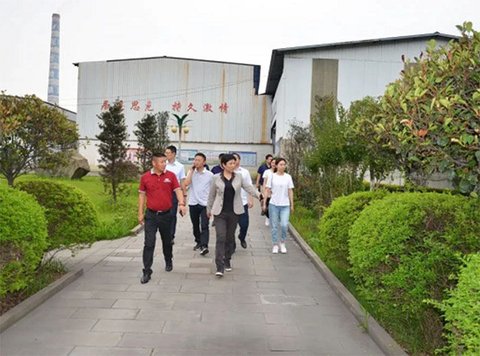 貴州省習水縣經開區(qū)領導蒞臨觀宇玻璃考察